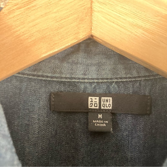 Uniqlo Denim Button Down Shirt Blue M - Picture 3 of 3